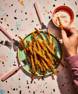 Asperges Frites Maison : Recette Facile et Trempette Crémeuse aux Herbes