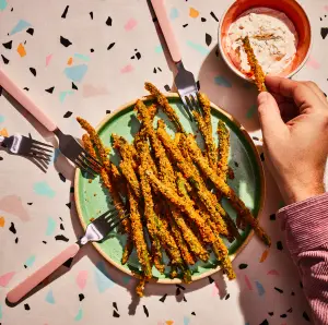 Asperges Frites Maison : Recette Facile et Trempette Crémeuse aux Herbes