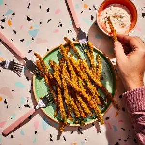 Asperges Frites Maison : Recette Facile et Trempette Crémeuse aux Herbes