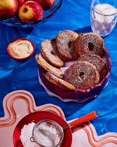 Beignets de pommes à l'avoine, trempette au skyr