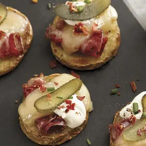 Bouchées de Raclette Croustillantes : L&rsquo;Apéritif Parfait aux Pommes de Terre et Prosciuttini