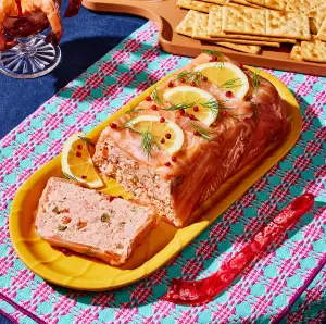 Bûche salée à la mousse de crevettes et au saumon fumé