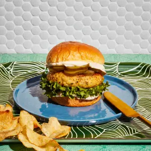 Burger de crevettes à l&rsquo;halloumi: une galette gourmande et épicée