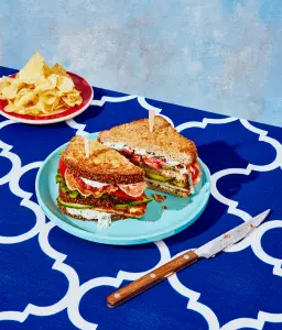 Club sandwich à l'halloumi grillé au zaatar : une recette savoureuse et rapide