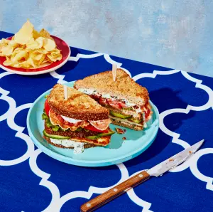 Club sandwich à l'halloumi grillé au zaatar : une recette savoureuse et rapide