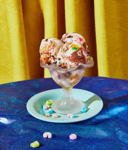 Crèmes glacées garnies : l'art de composer votre dessert glacé idéal