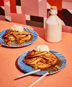 Crêpes gourmandes au bacon, rhubarbe et crème fraîche épicée : l'alliance sucrée-salée parfaite