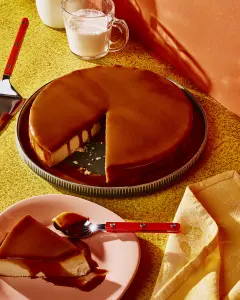 Flan au fromage à la crème et dulce de leche : le dessert qui fait toujours son effet