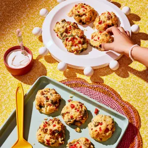Galettes protéinées à la saucisse, aux poivrons et au fromage