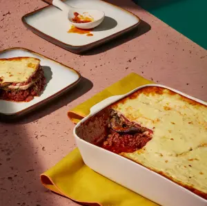 Gratin d'agneau aux aubergines et feta : un voyage culinaire méditerranéen
