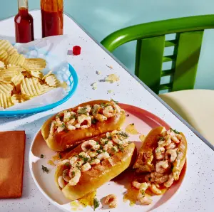 Guédilles aux crevettes : la recette facile au beurre aromatisé