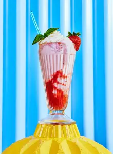 Lait frappé aux fraises et basilic : l'alliance parfaite pour l'été