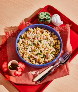 Macaroni au jambon et aux petits pois : le plat réconfortant par excellence