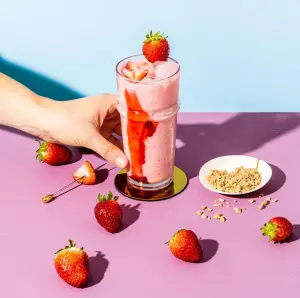 Mocktail Pêches et Fraises : La Boisson Rafraîchissante Idéale pour l'Été