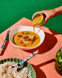 Morue grillée, sauce au cari thaï et à la crème de coco