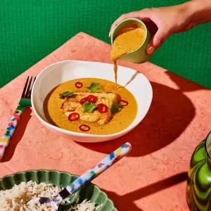 Morue grillée, sauce au cari thaï et à la crème de coco