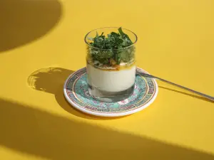 Mousse au Chocolat Blanc Citronnelle et Ananas Doré : Un Dessert Exotique et Léger
