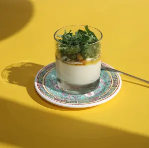 Mousse au Chocolat Blanc Citronnelle et Ananas Doré : Un Dessert Exotique et Léger