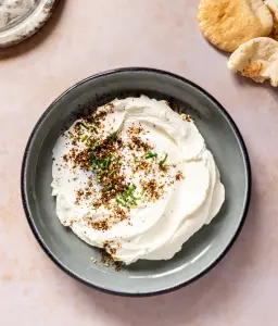 Notre Recette Facile de Labneh Maison : Un Fromage Frais et Crémeux