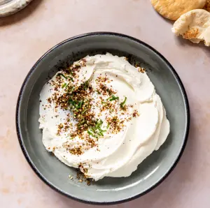 Notre Recette Facile de Labneh Maison : Un Fromage Frais et Crémeux