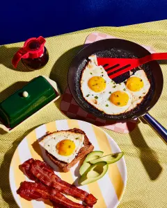 Œufs poêlés à la crème : la recette express du petit-déjeuner réconfortant