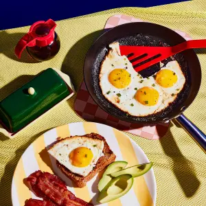 Œufs poêlés à la crème : la recette express du petit-déjeuner réconfortant