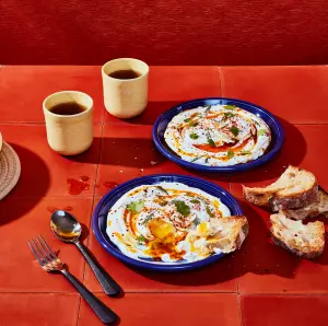 Œufs Turcs au Yogourt Épicé : La Recette Authentique et Facile