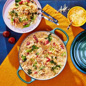Orzo à la saucisse et mini-brocolis : un plat one pot réconfortant