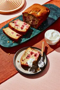 Pain-Gâteau au Yogourt et aux Framboises : Une Recette Maison Irrésistible