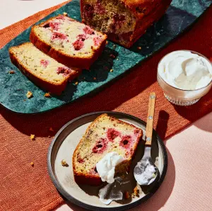 Pain-Gâteau au Yogourt et aux Framboises : Une Recette Maison Irrésistible