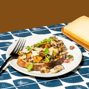 Pain Grillé aux Champignons Sauvages et Louis d'Or : Une Recette Réconfortante