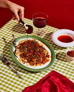 Pâtes à l'agneau et au yogourt à la turque