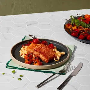 Pavés de Saumon et Tagliatelles : Une Sauce Rosée Crémeuse au Yogourt