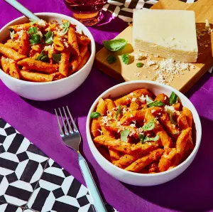 Pennes sauce rosée à la vodka : la recette classique et crémeuse