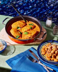 Poitrines de poulet, sauce crémeuse au pesto rouge