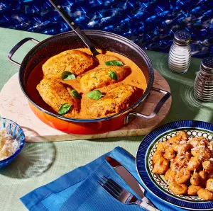 Poitrines de poulet, sauce crémeuse au pesto rouge