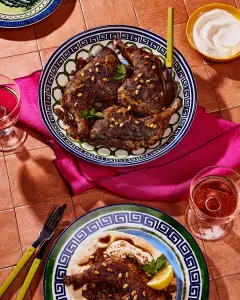 Poulet au sumac, sauce au yogourt et tahini