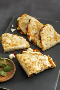 Quesadillas aux Haricots et Patate Douce : Un Repas Végétarien Gourmand