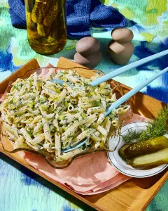 Salade de pâtes aux cornichons