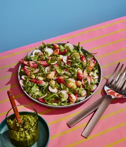 Salade de roquette et radis rôtis au miel : une fraîcheur inattendue