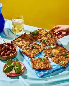 Scarpaccia aux courgettes, pommes de terre et fromage vieilli