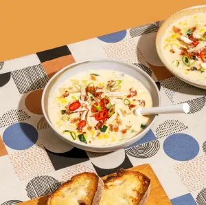 Soupe Crémeuse Épicée au Poulet et Légumes : La Recette Réconfortante Parfaite