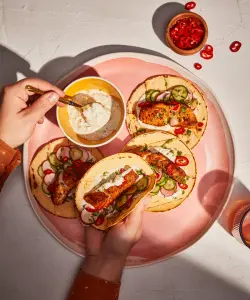 Tacos au Flétan Frais : Recette Simple avec Crème d'Avocat et Salade Croquante