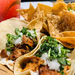 Tacos au poulet maison : la recette facile pour un festin convivial