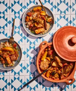 Tajine de Porc à l'Halloumi et Rhubarbe : Une Recette Mijotée aux Saveurs Inattendues