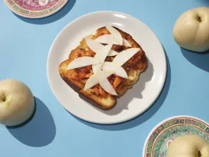 Tartare d'Omble Chevalier à la Coréenne sur Pain au Lait Maison
