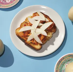 Tartare d'Omble Chevalier à la Coréenne sur Pain au Lait Maison
