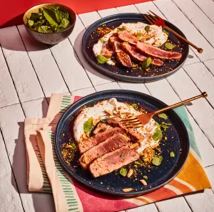 Thon Grillé, Labneh au Citron et Dukka aux Amandes : Un Plat Rapide et Rafraîchissant