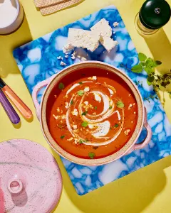 Velouté de légumes rôtis à la feta et au basilic